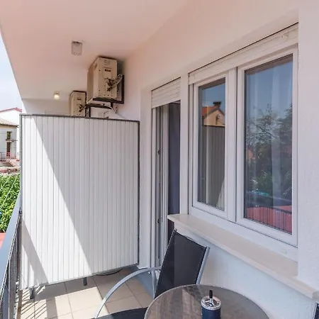 Apartments And Room Mira Crikvenica Exterior photo