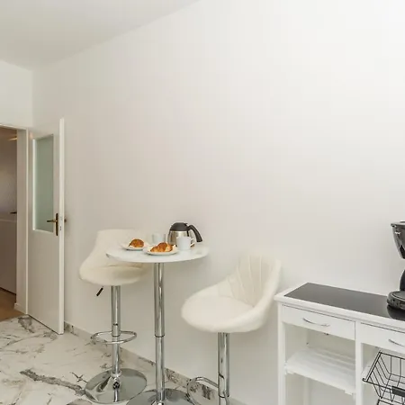 Apartments And Room Mira Crikvenica Exterior photo