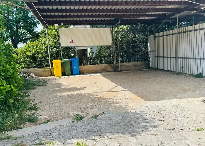 Apartments And Room Mira