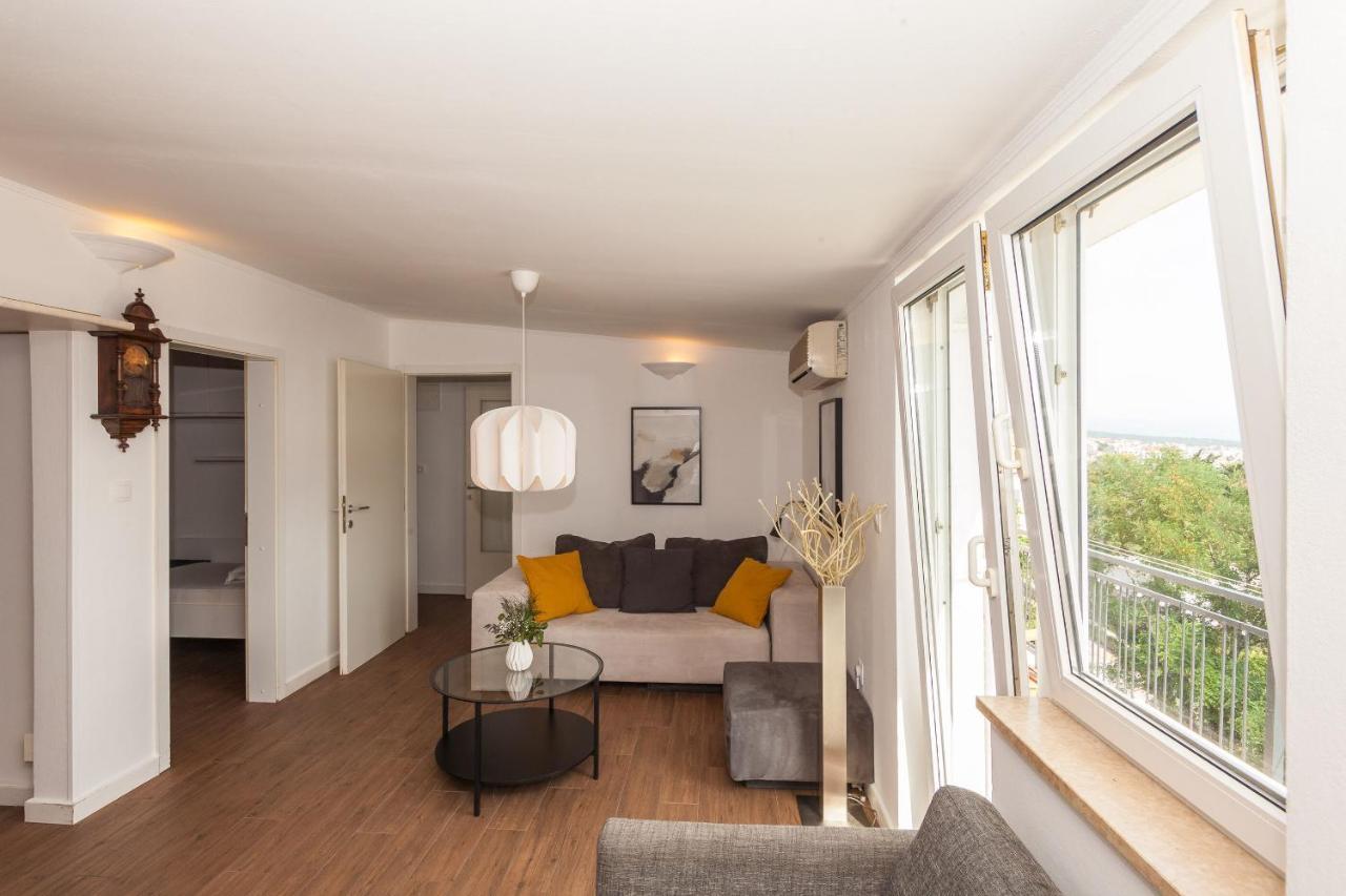 Apartment And Mira